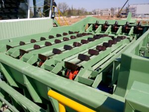 Log sorting equipment